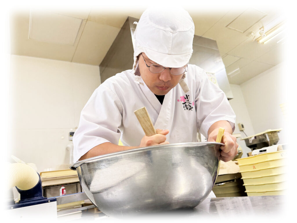 小ざくらや一清でプリン羽二重を製造している様子
