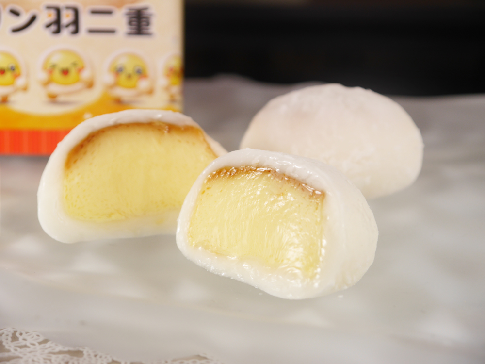 プリンを羽二重餅で包んだプリン羽二重の断面